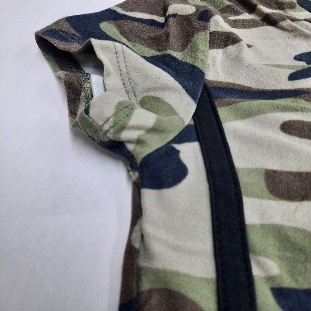 Size XS (1) Soft Stretchy Camo Bodycon dress with Snaps at bottom - Picture 6 of 7